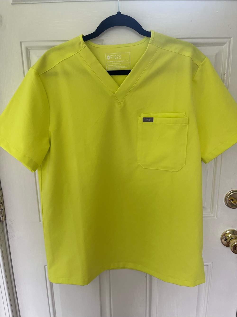 Figs Men’s Leon Medium Technical collection V-Neck Scrub Top in Neon Yellow